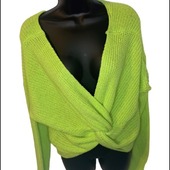 Rue21 Tops - Green RUE 21 long sleeve top (like new!)